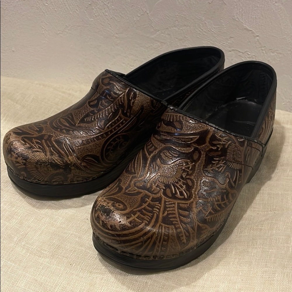 Dansko Tooled Leather Clogs shoes sz. 38 / 7.5-8